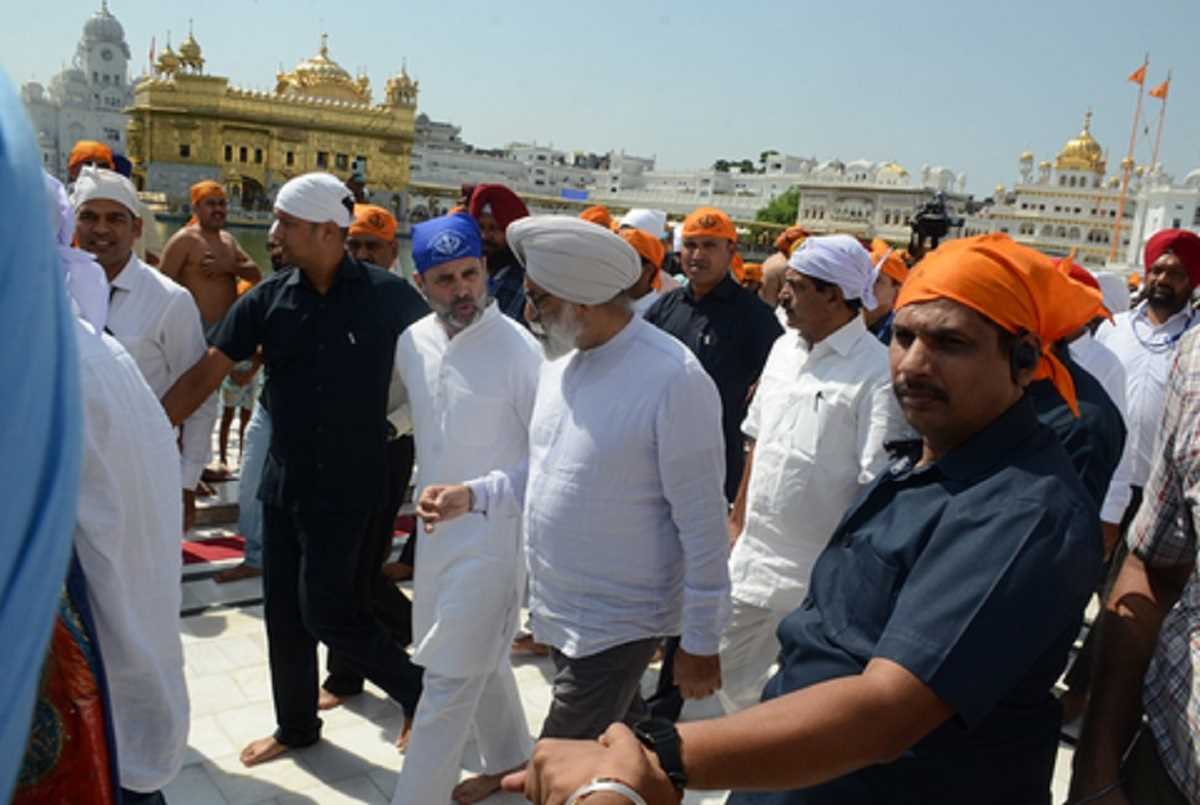 कांग्रेस सांसद राहुल गांधी ने स्वर्ण मंदिर में टेका मत्था कांग्रेस सांसद राहुल गांधी ने स्वर्ण मंदिर में टेका मत्था